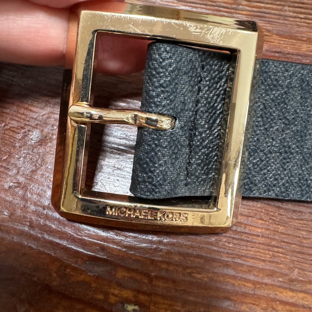 Michael Kors Women’s Med Black Leather Belt with Gold Buckle Never worn